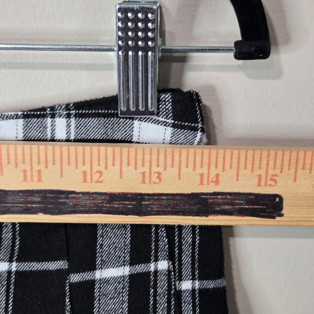Hollister Black and White Plaid Skirt Size Small - Picture 5 of 6